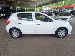 RENAULT - SANDERO - 2015/2015 - Branca - R$ 37.900,00